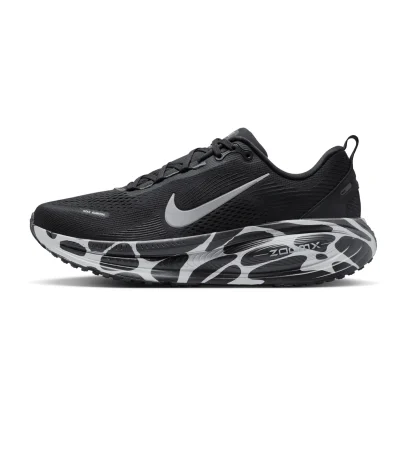 Nike Vomero 18 Anthracite Reflect Silver IM6010-060, Nike Vomero 18 IM6010-060 Anthracite side view, Nike Vomero 18 Anthracite Reflect Silver men's running shoes, Nike Vomero 18 black silver running shoes side profile, Nike Vomero 18 Anthracite front view, Nike Vomero 18 Anthracite rear view, Nike Vomero 18 Anthracite top view, Nike Vomero 18 Anthracite outsole, Nike Vomero 18 Reflect Silver details, Nike Vomero 18 ZoomX ReactX midsole, Nike Vomero 18 engineered mesh upper, Nike Vomero 18 reflective details, Nike Vomero 18 black grey sneakers, Nike Vomero 18 IM6010-060 Pakistan,